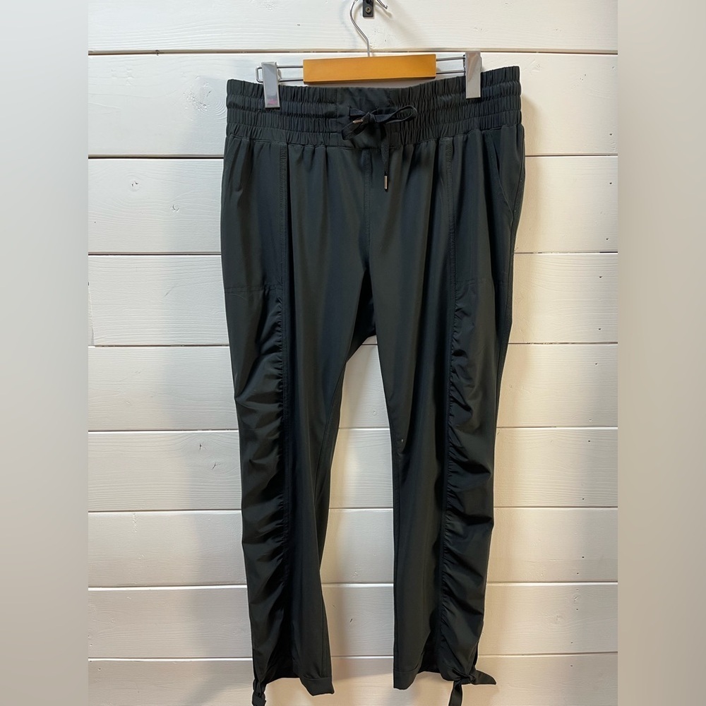 PRANA – BLACK ACTIVE RUCHED PANTS – SIZE L